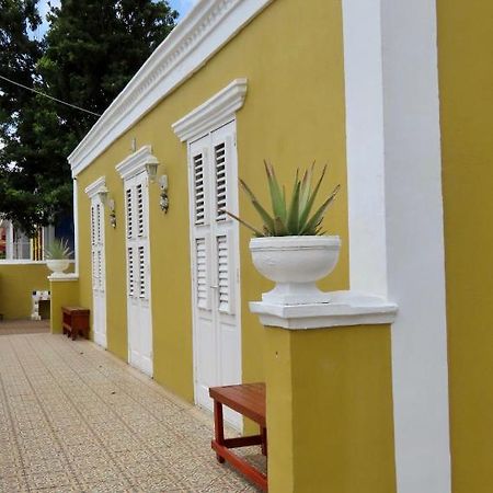 Historic Building The Palm Backyard Studio-Apartment Willemstad, Curacao Feel Home Away From Home 외부 사진