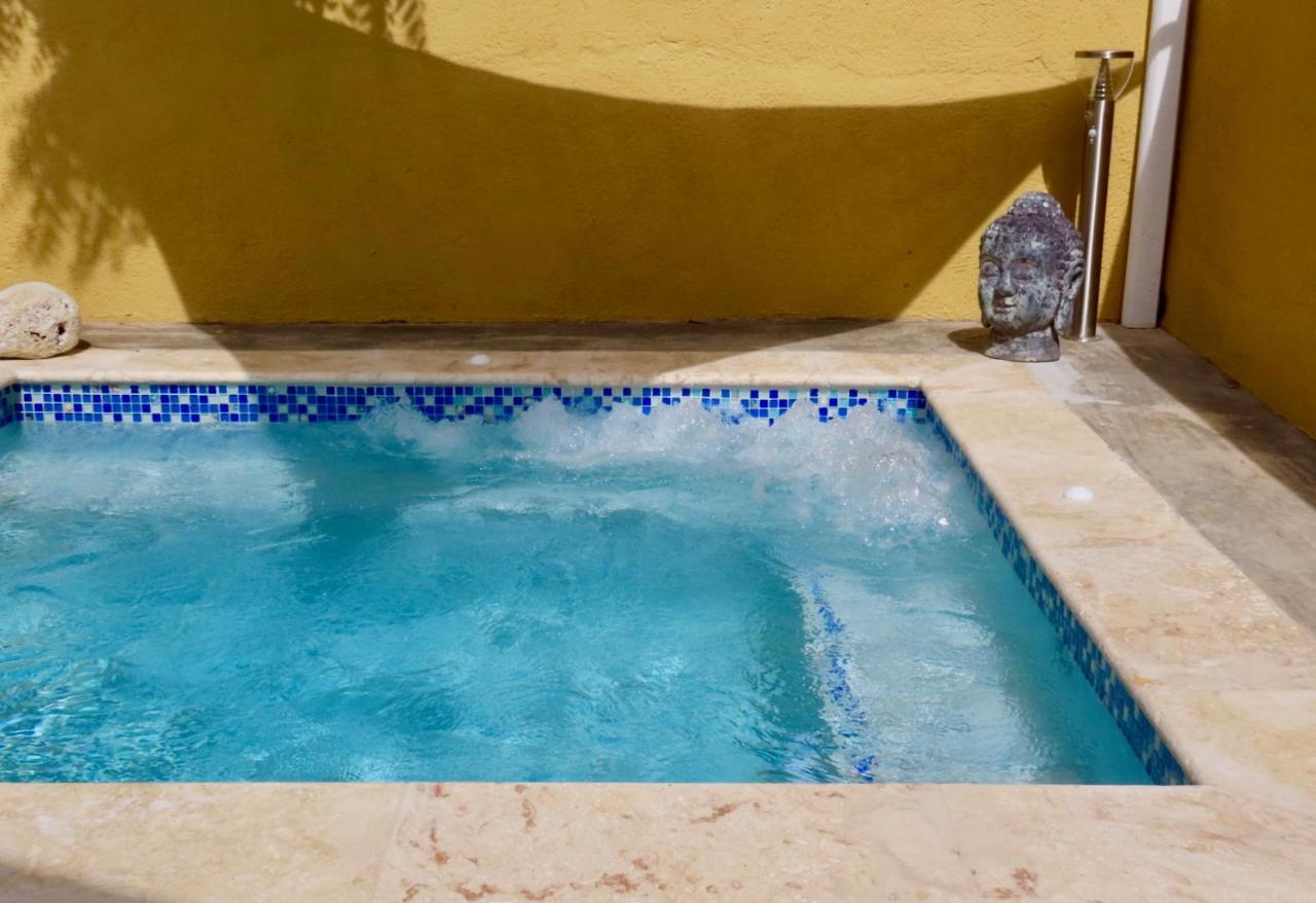 Historic Building The Palm Backyard Studio-Apartment Willemstad, Curacao Feel Home Away From Home 외부 사진