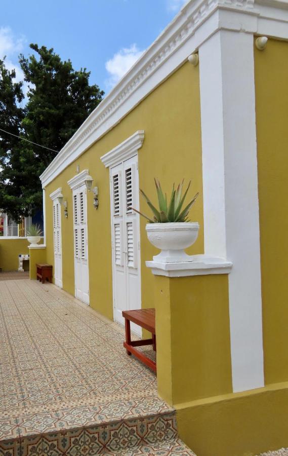 Historic Building The Palm Backyard Studio-Apartment Willemstad, Curacao Feel Home Away From Home 외부 사진