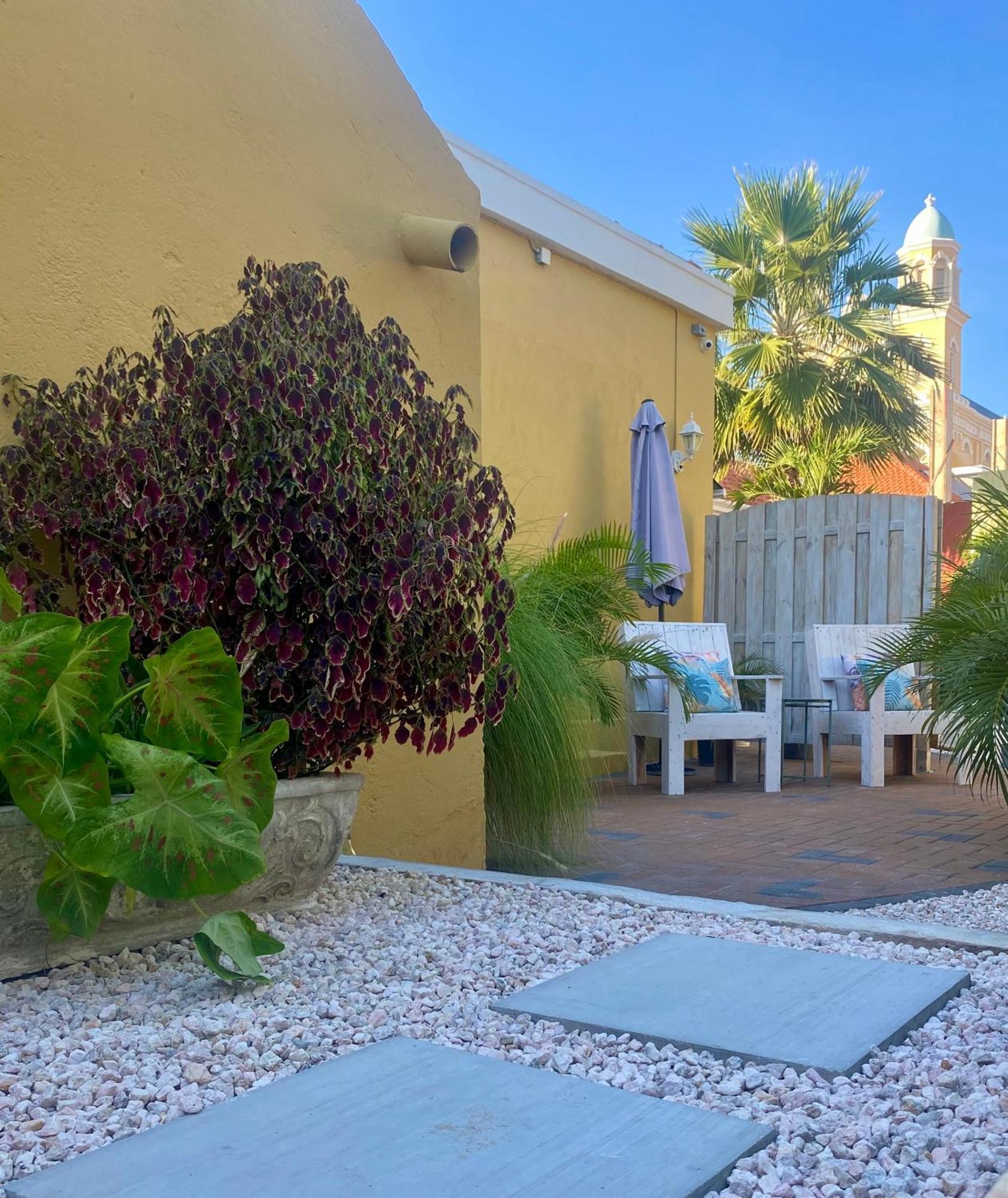 Historic Building The Palm Backyard Studio-Apartment Willemstad, Curacao Feel Home Away From Home 외부 사진